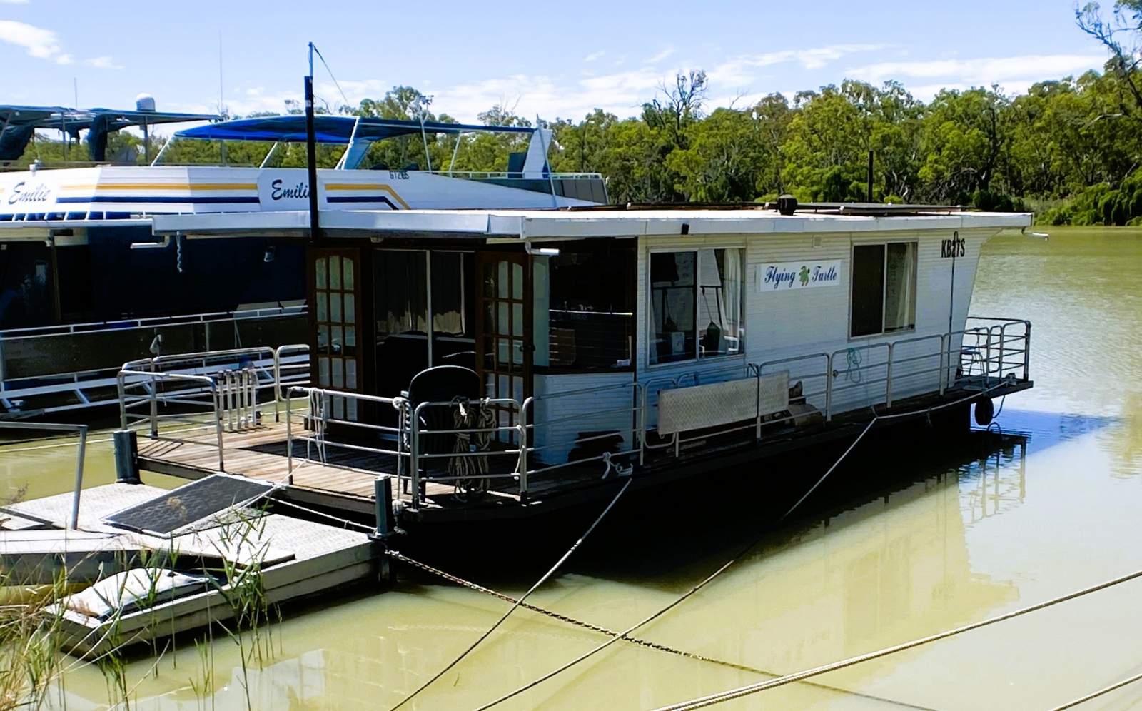 FLYING TURTLE. Great two bed, one bath, Houseboat.