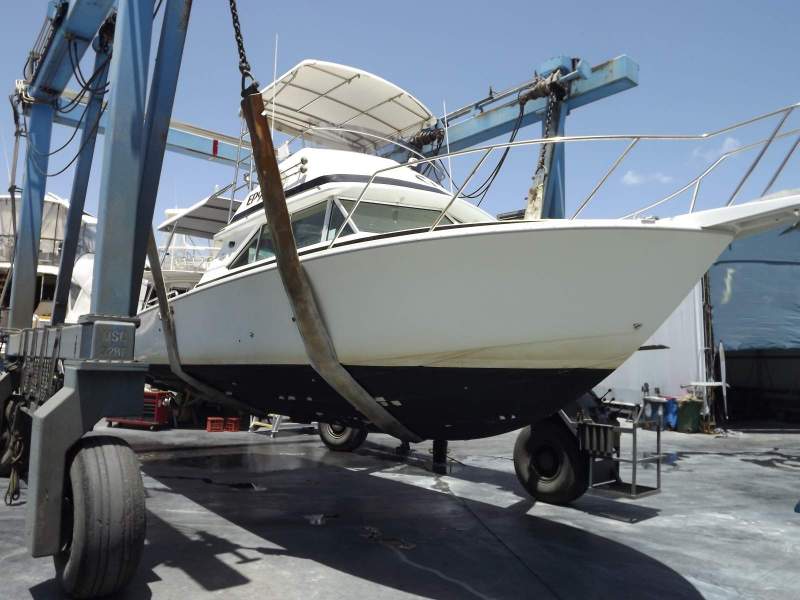 Bertram 28 Flybridge Diesel Shaft Drive