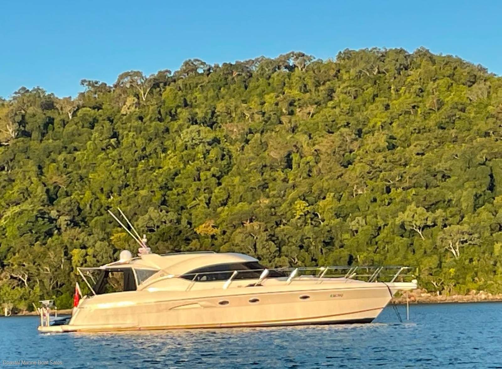 Riviera 5000 Sport Yacht