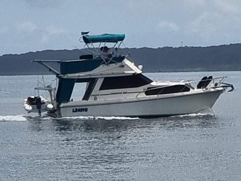 CruiseCraft Executive 800 Flybridge Cruiser