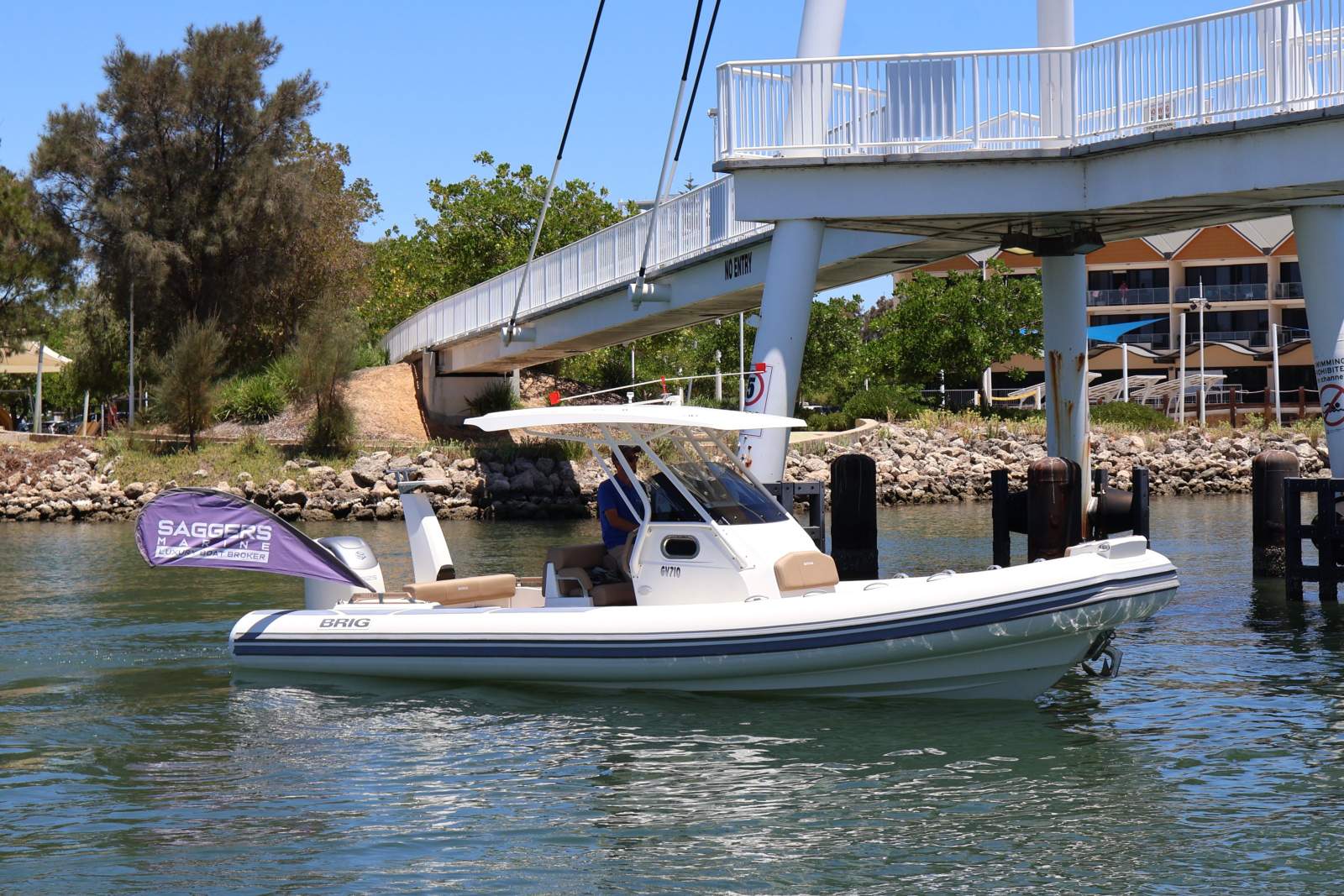 Brig Eagle 8 - Like New!