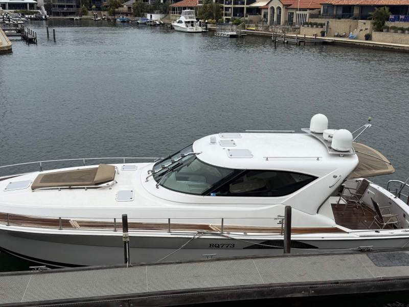 Riviera 4000 Offshore Hardtop enclosed