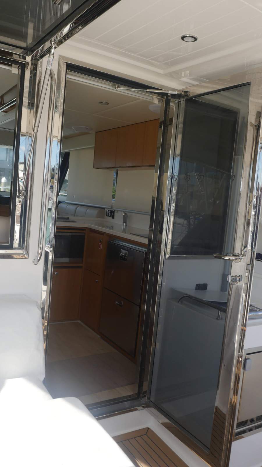 MYRTLE Riviera 395 SUV Boat Brokers of Tasmania