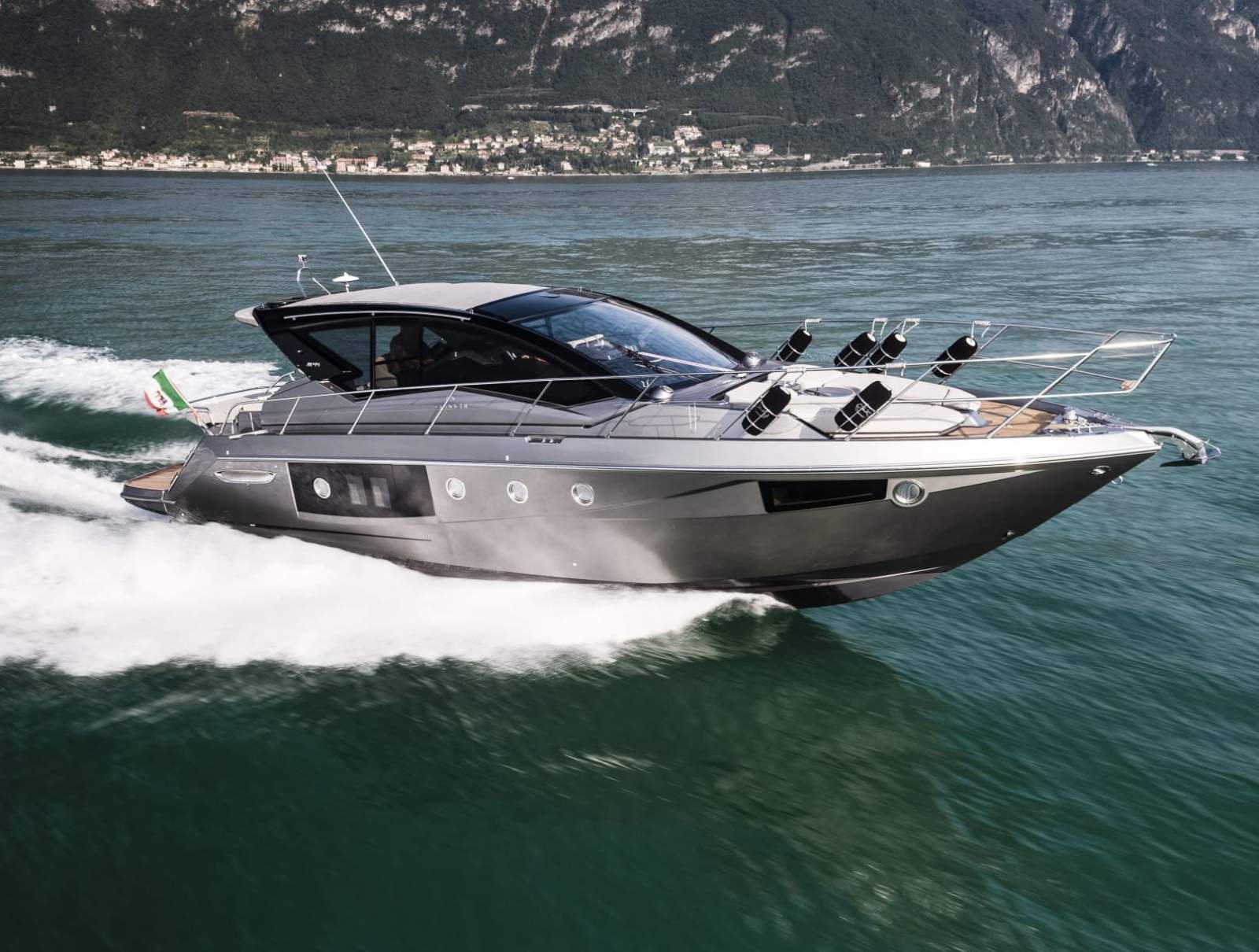 Cranchi M 44 HT - THE SPORTSCRUISER FOR INTELLIGENT CRUISING