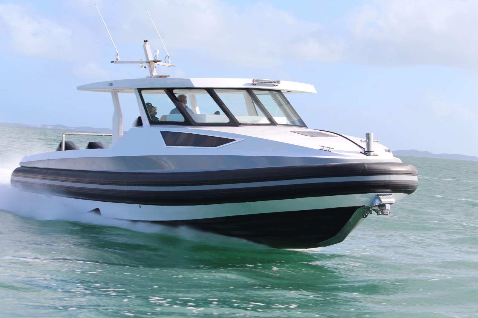 Lux Custom Boats ORCA380HT