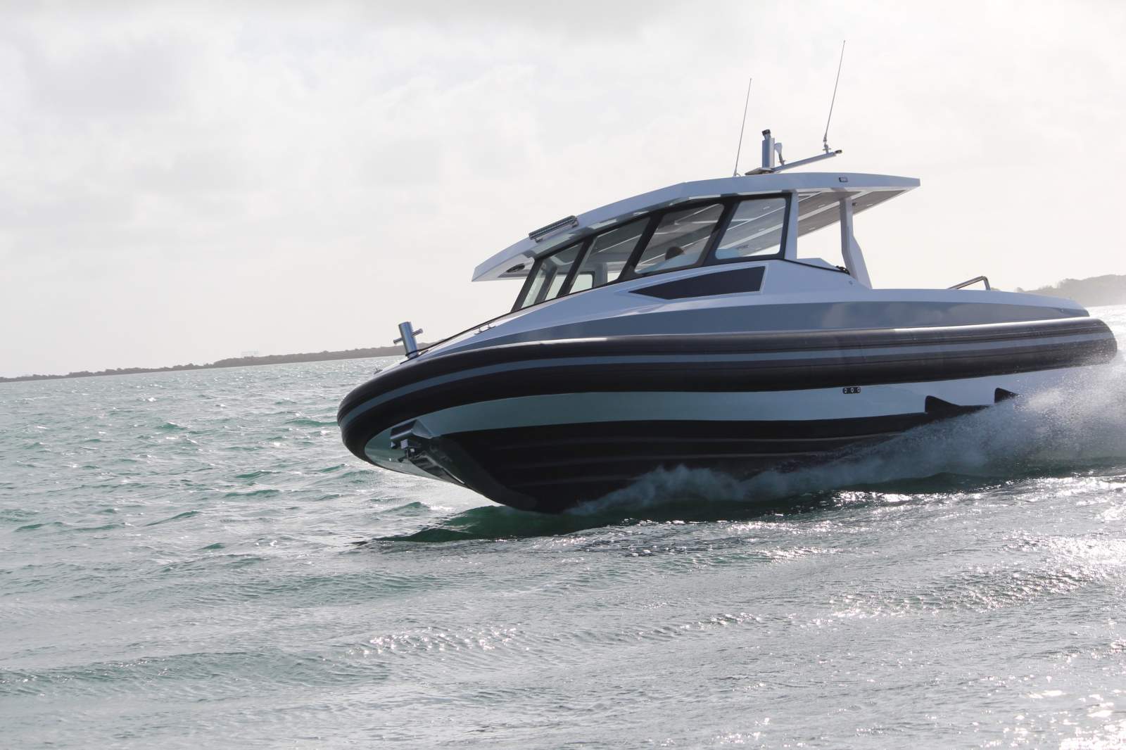 Lux Custom Boats ORCA380HT