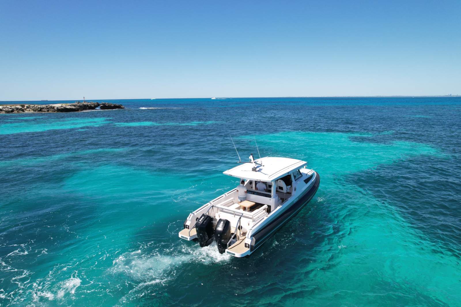 Lux Custom Boats ORCA380HT