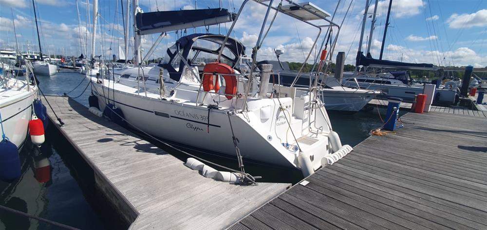 Beneteau Oceanis 393 image