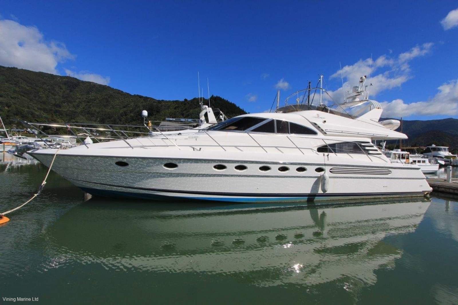 Fairline Squadron 65 Luxury Large Volume Sports Cruiser