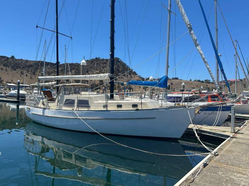 Seven Seas 37 Ketch