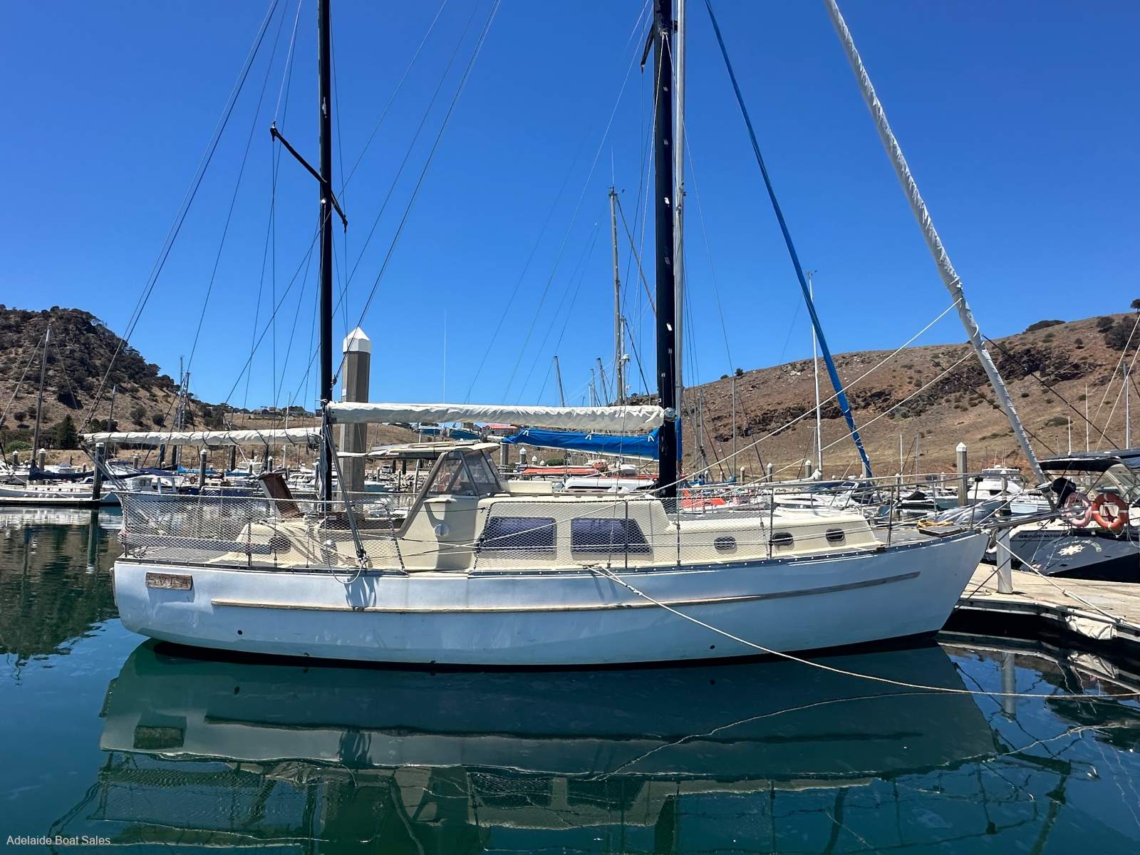 Seven Seas 37 Ketch