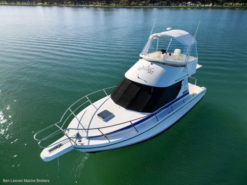 Commodore 33 Flybridge Twin Cabin Cruiser WILL SUIT RIVIERA, THOMASCRAFT, BERTRAM BUYERS