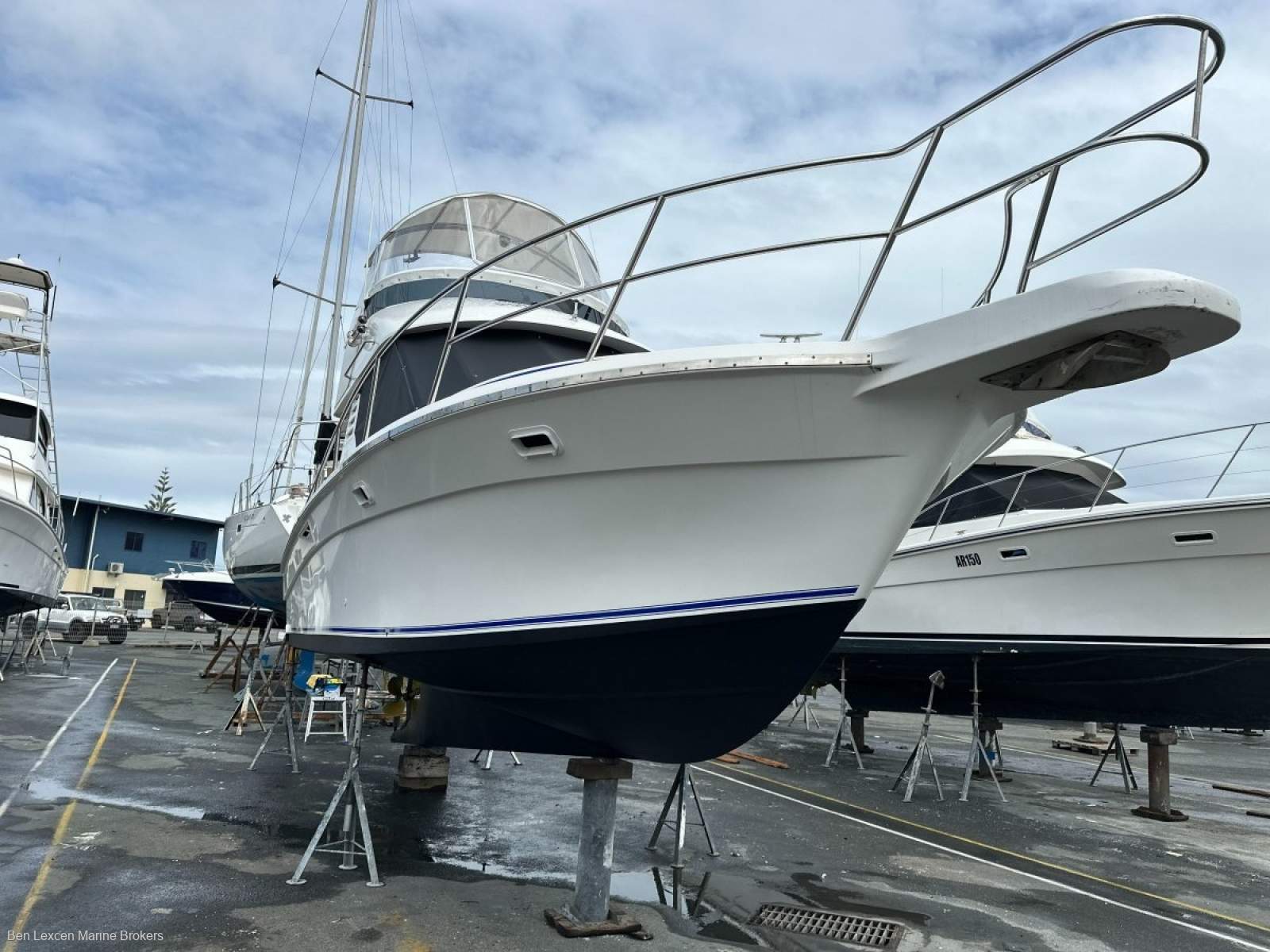 Commodore 33 Flybridge Twin Cabin Cruiser WILL SUIT RIVIERA, THOMASCRAFT, BERTRAM BUYERS