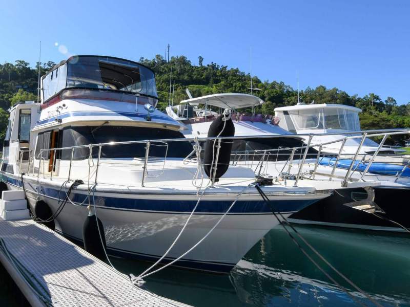 Kha Shing Flybridge Motor Cruiser