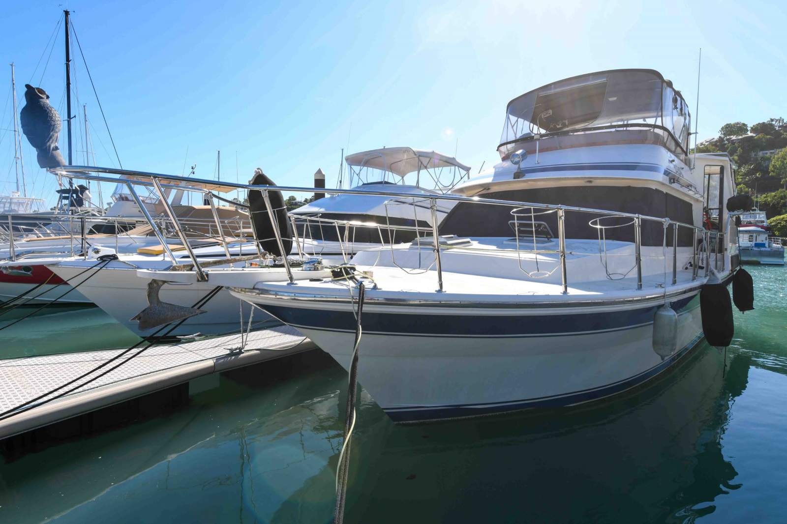Kha Shing Flybridge Motor Cruiser