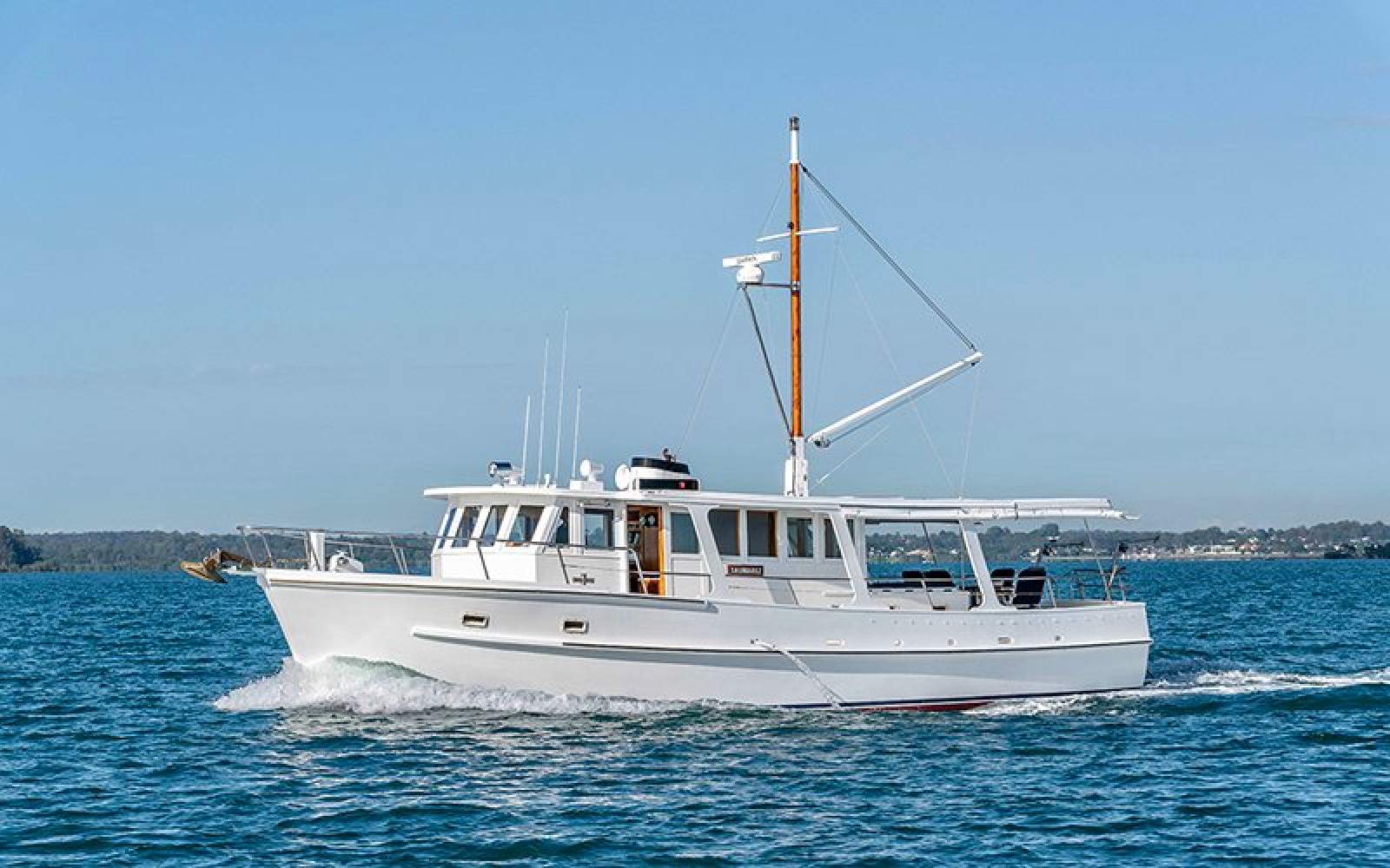 Les Thomas 48 Bridgedeck Motor Cruiser