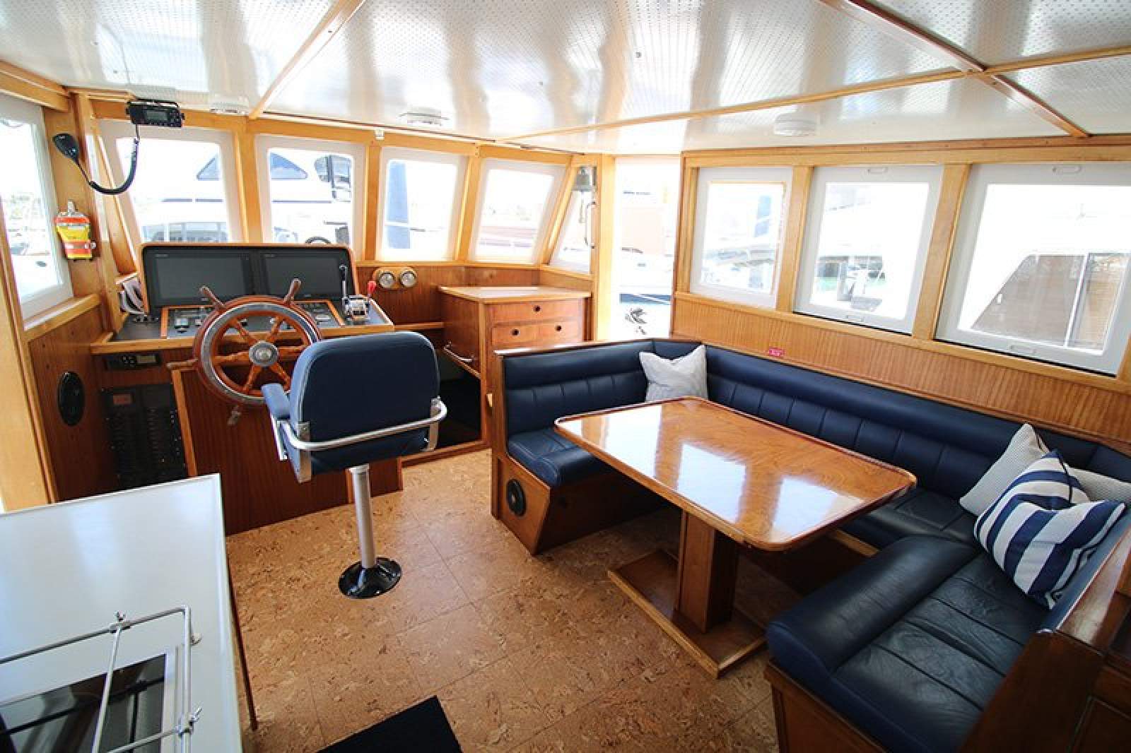 Les Thomas 48 Bridgedeck Motor Cruiser