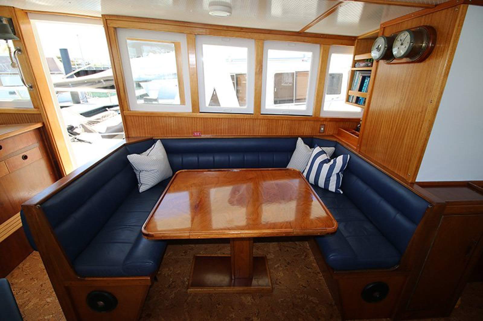 Les Thomas 48 Bridgedeck Motor Cruiser