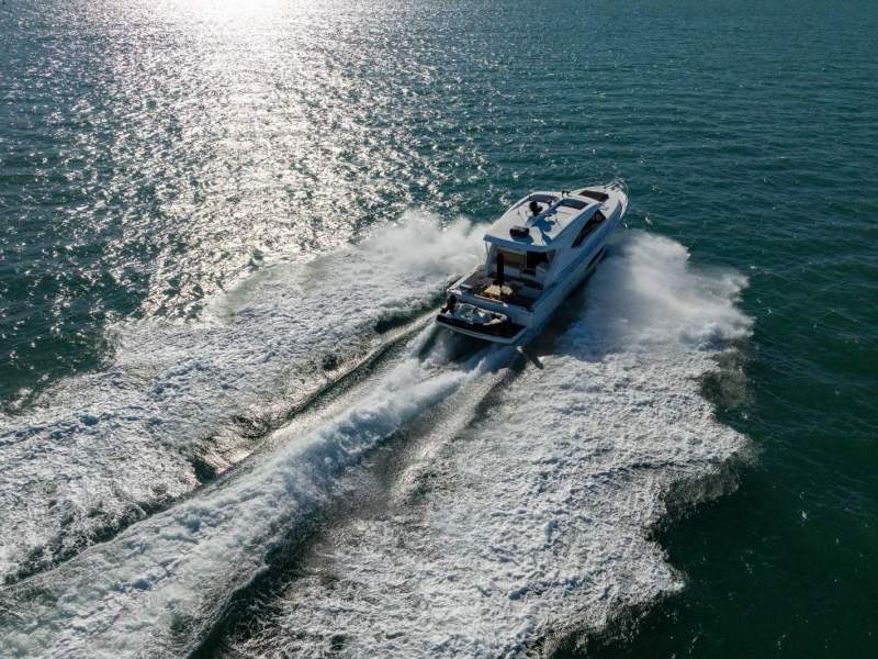 Riviera 565