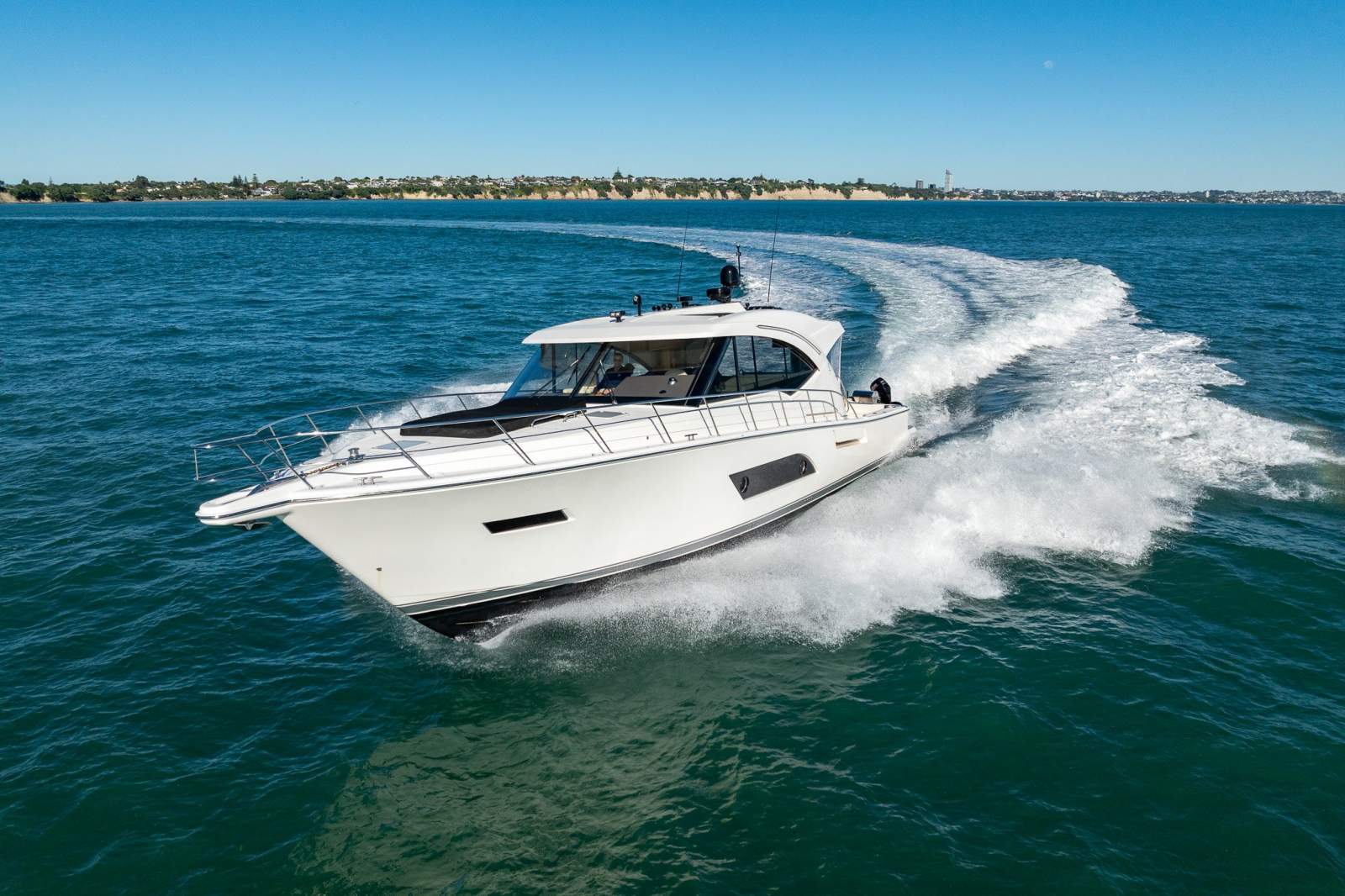 Riviera 565