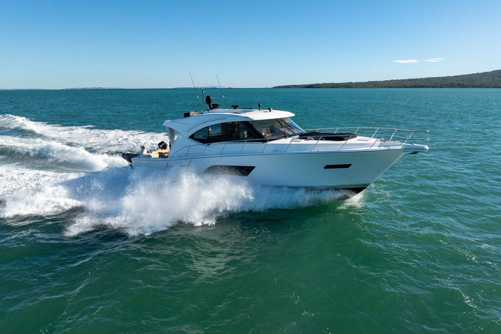 Riviera 565