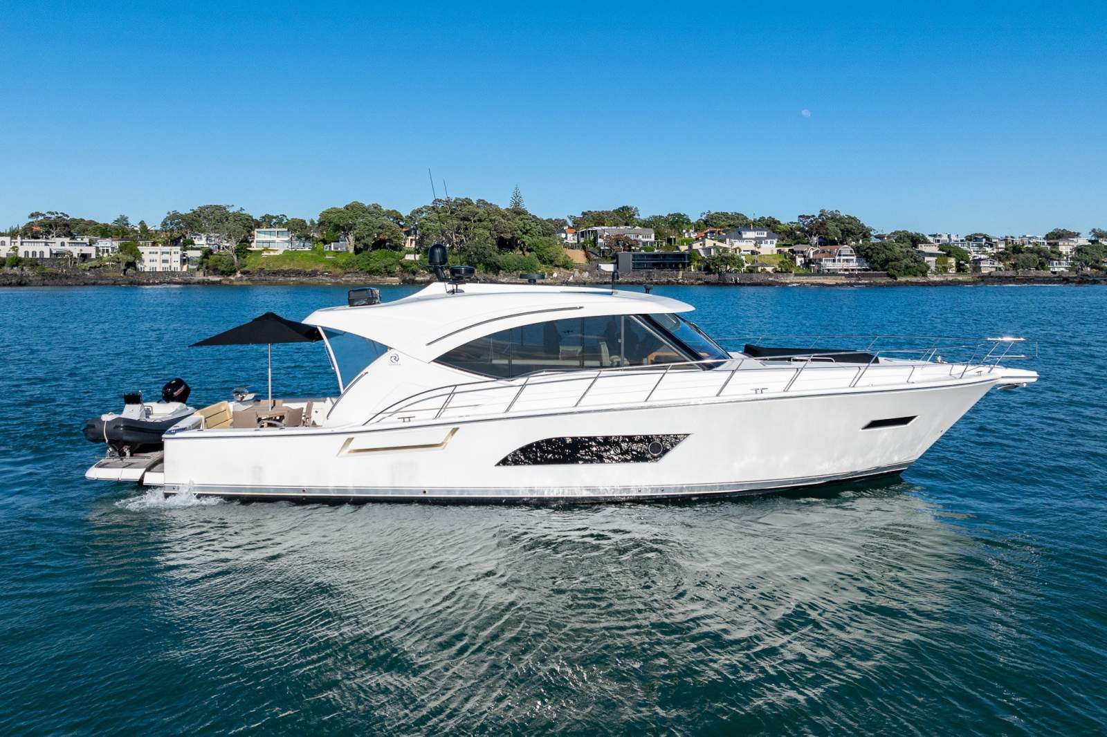 Used Riviera 565 for Sale | Boats For Sale | Yachthub