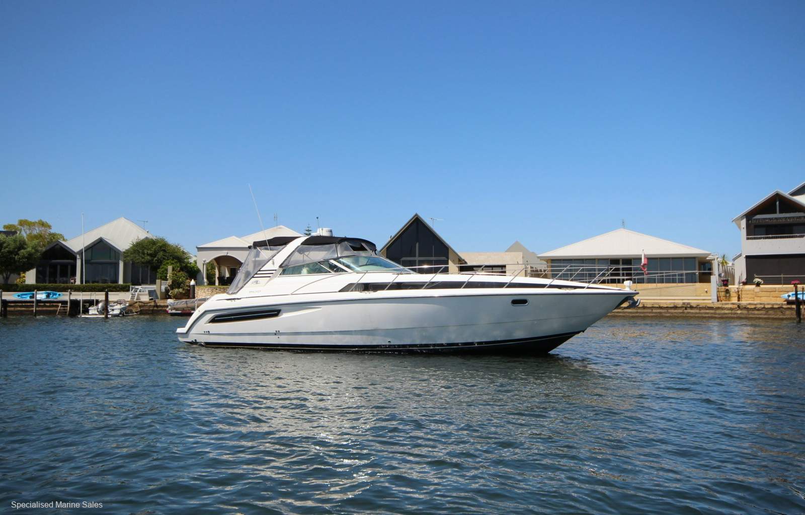 Bayliner 4085 Avanti *** HIGH VOLUME LIVING SPACES *** $179,000 ***