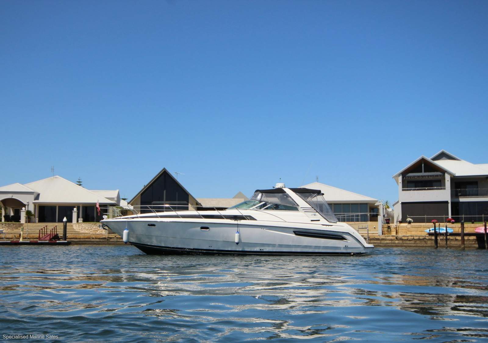 Bayliner 4085 Avanti *** HIGH VOLUME LIVING SPACES *** $179,000 ***