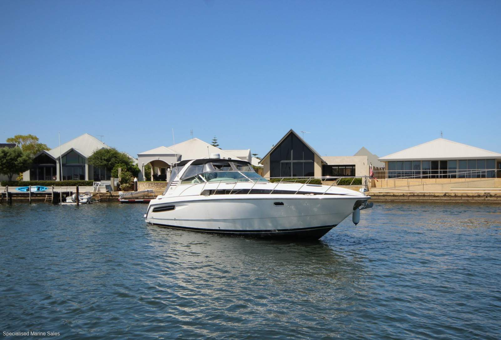 Bayliner 4085 Avanti *** HIGH VOLUME LIVING SPACES *** $179,000 ***