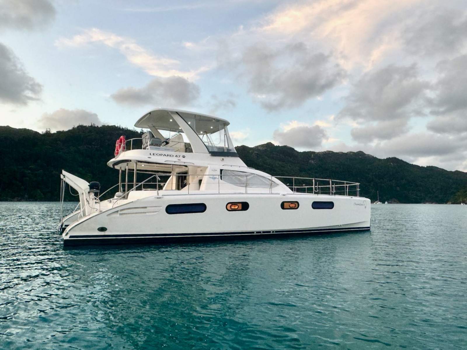 Robertson and Caine Leopard 47 Powercat