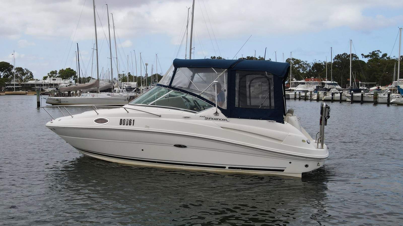 Sea Ray 245 Sundancer - Versatile Cruiser with SeaPen!