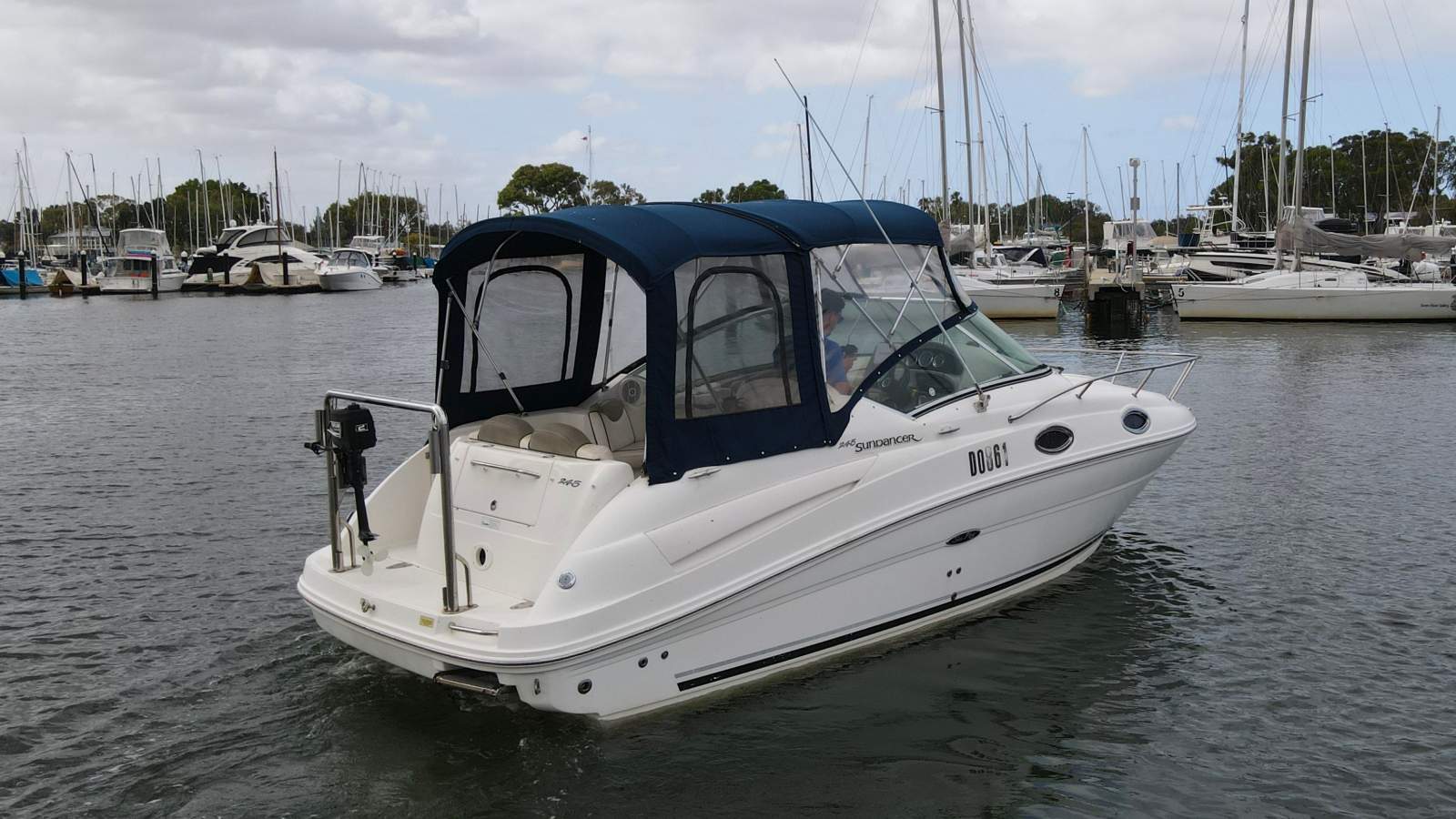 Sea Ray 245 Sundancer - Versatile Cruiser with SeaPen!