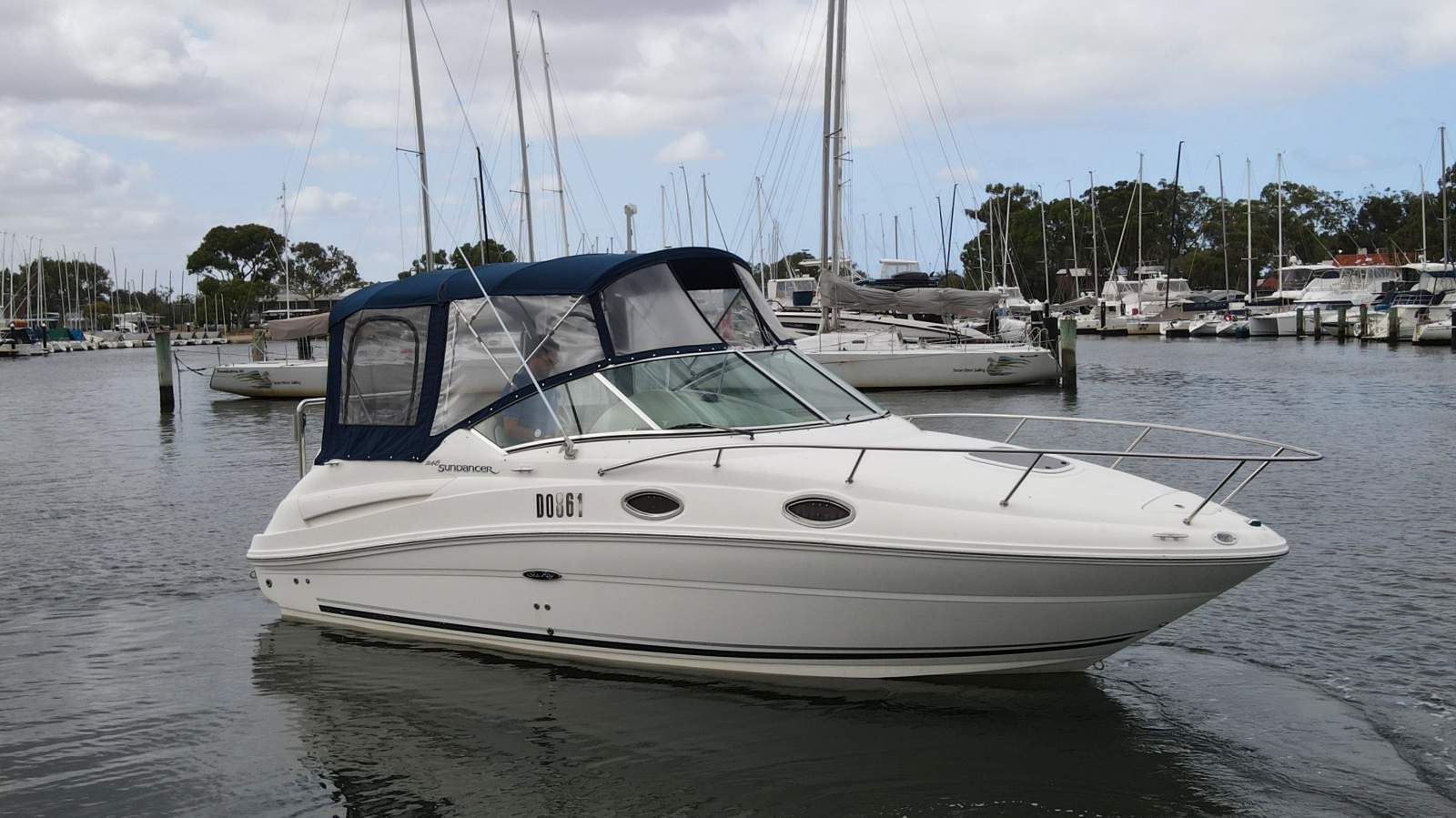 Sea Ray 245 Sundancer - Versatile Cruiser with SeaPen!