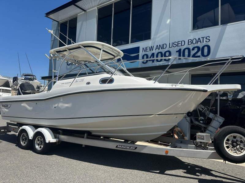 Boston Whaler 235 Conquest