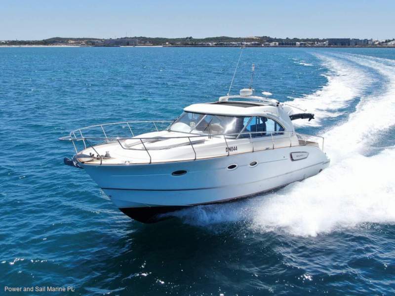 Beneteau Flyer 12 Shaft Driven, Low Hours, Bow Thruster & Sunroof
