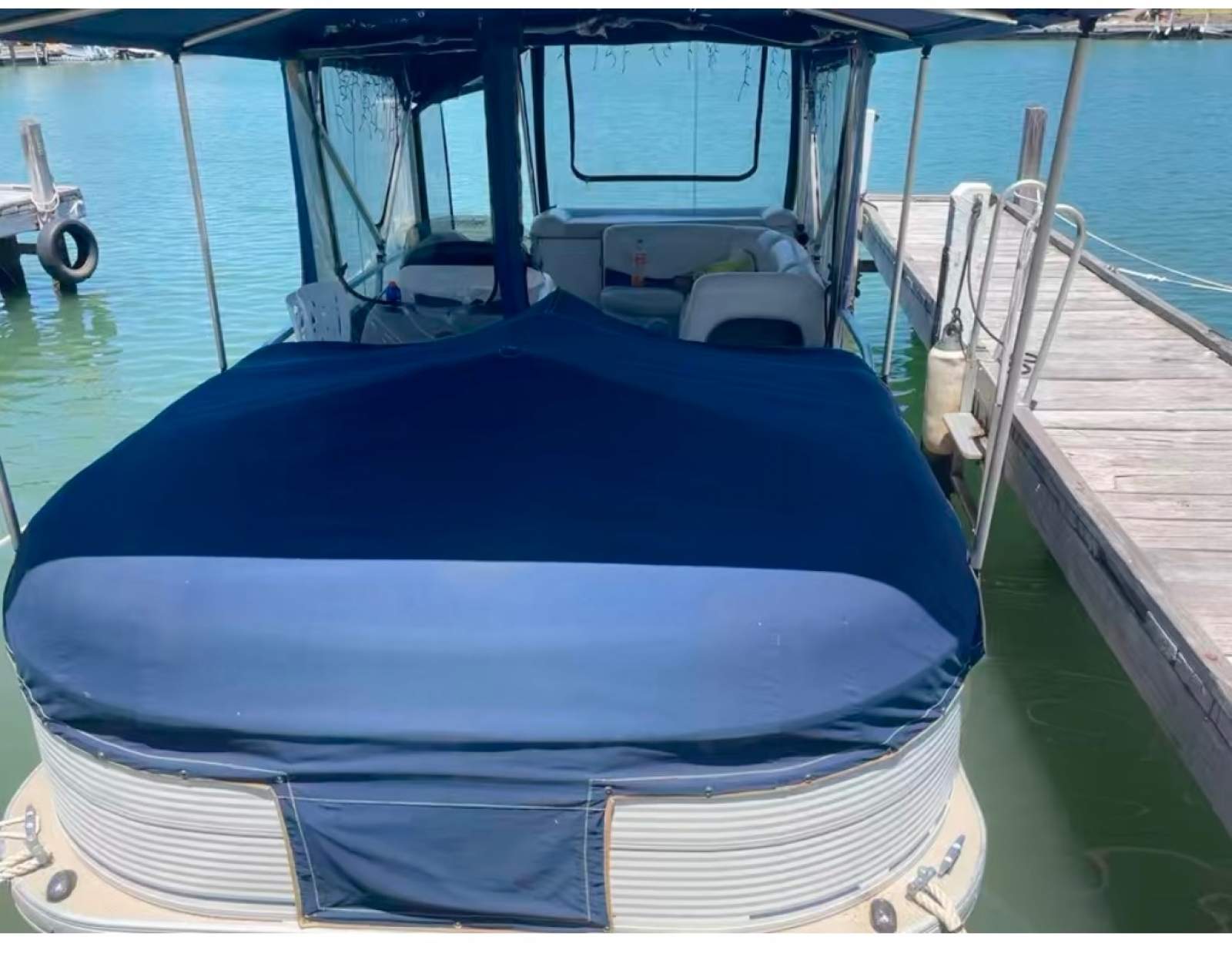 Sun Tracker Party Barge 22