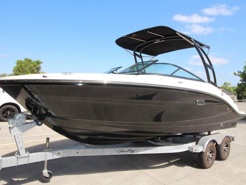 Sea Ray 210 SPX OB Bowrider