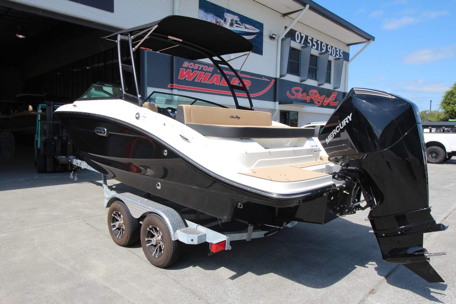 Sea Ray 210 SPX OB Bowrider
