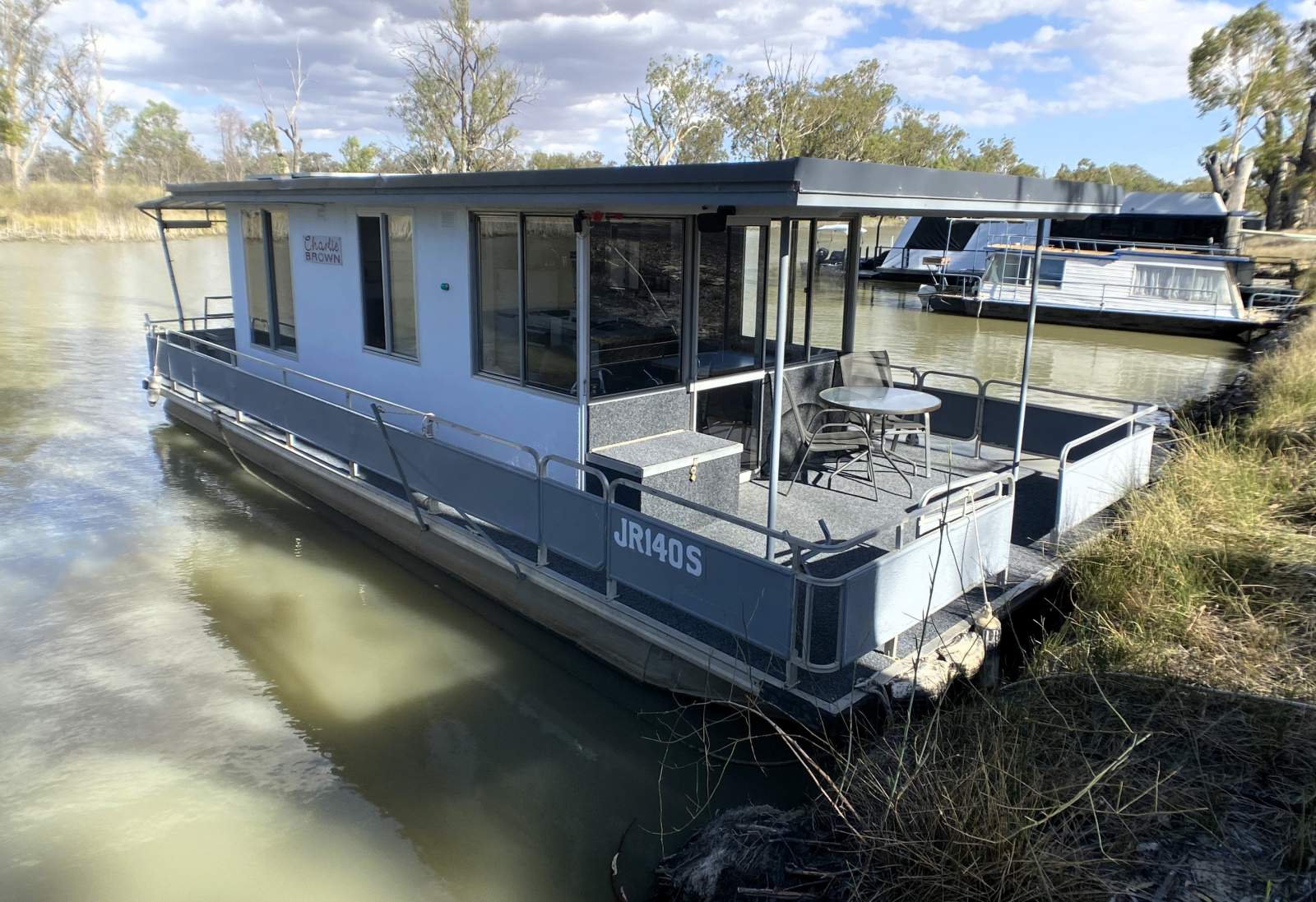 CHARLIE BROWN Compact one bed, one bath, houseboat
