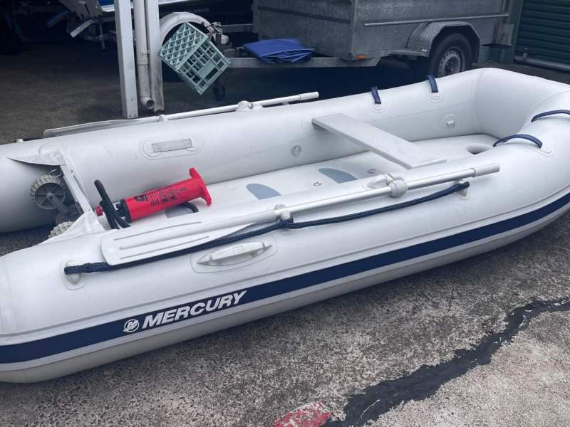 Mercury Air Deck 320 in excellent condition