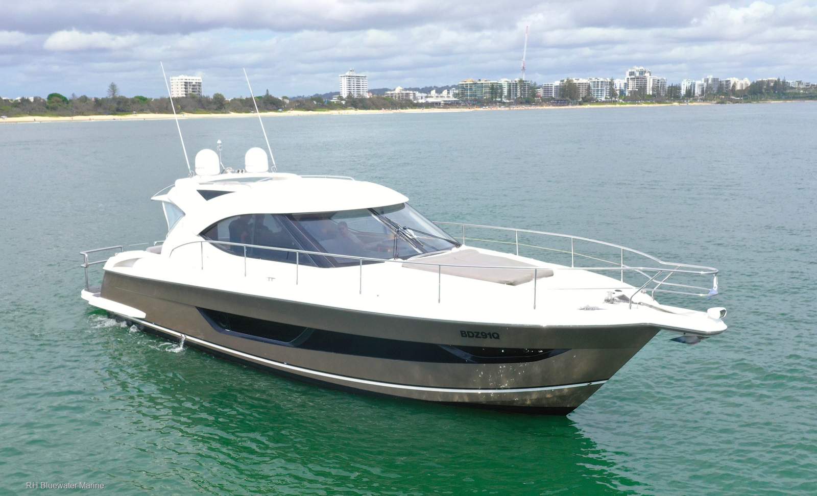 Riviera 4400 Sport Yacht Series 11