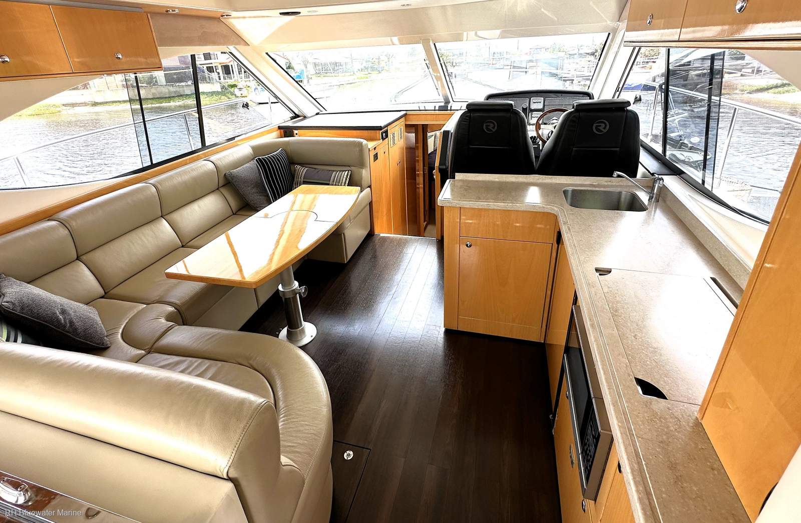 Riviera 4400 Sport Yacht Series 11