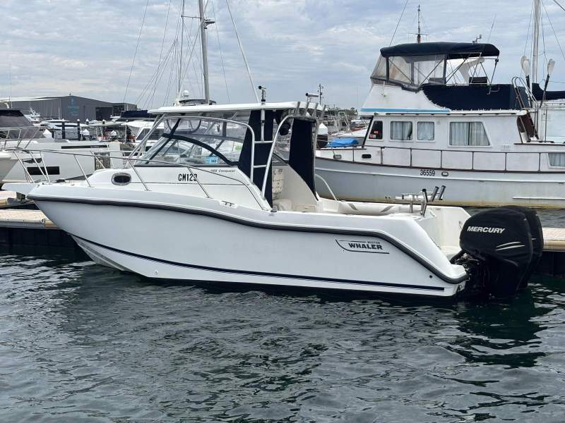 Boston Whaler 255 Conquest