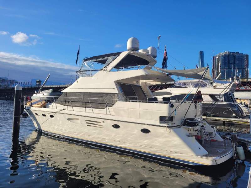 Johnson 56 MTR Crusier