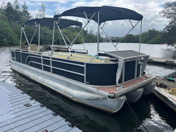 Pacific Pontoons 250 7.5m