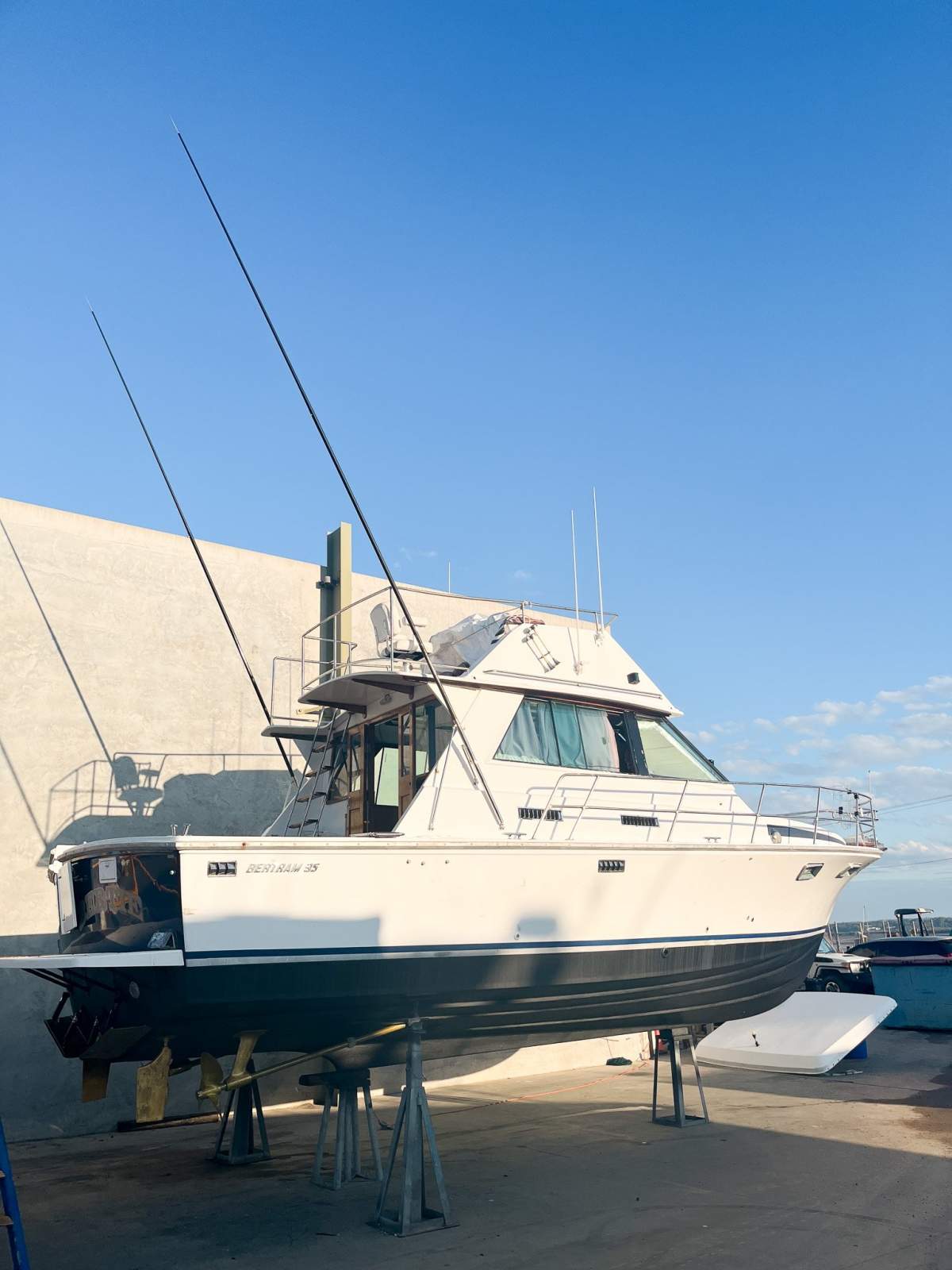 Bertram 35 Flybridge