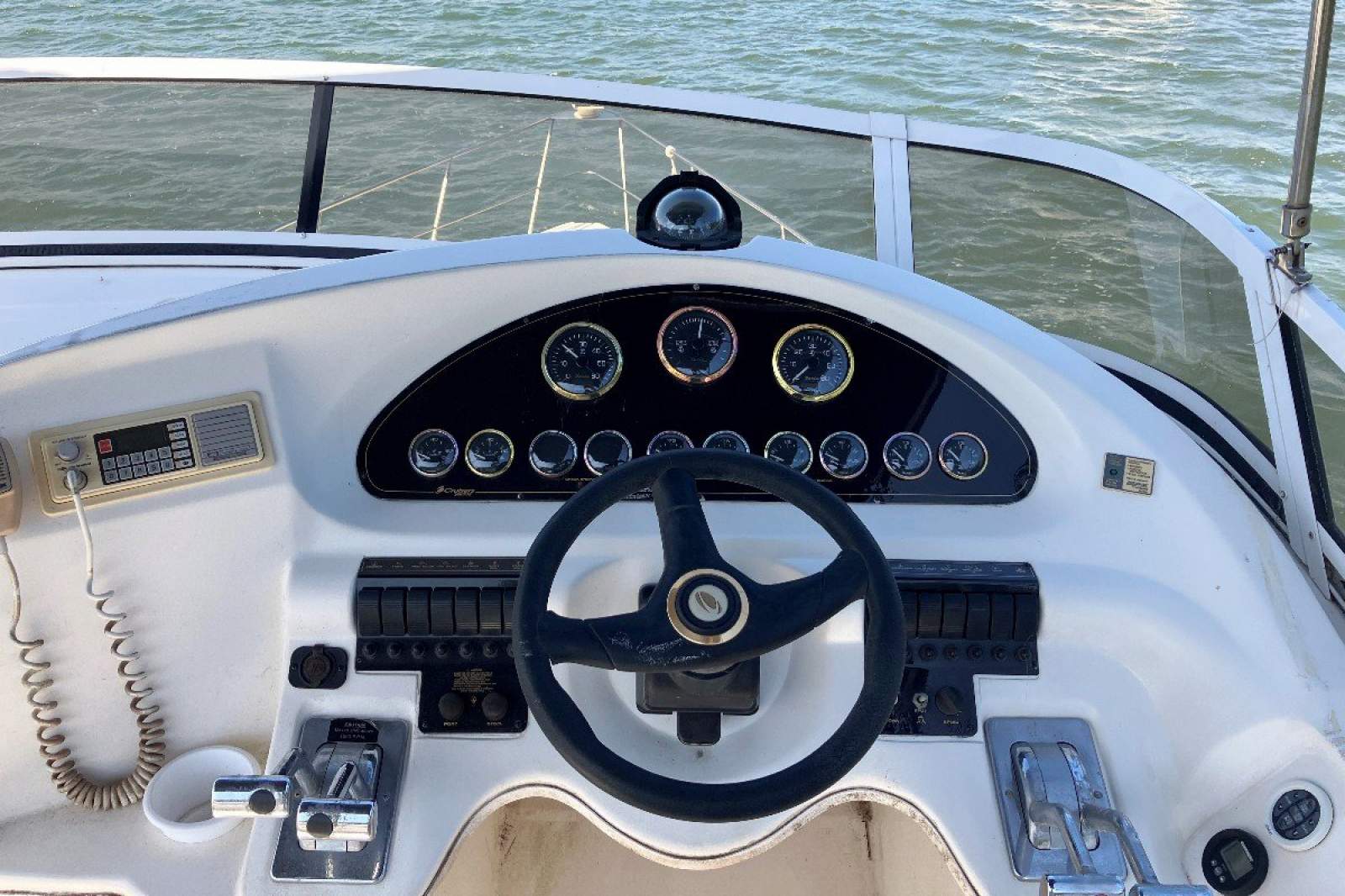 Cruisers Yachts 35 Flybridge