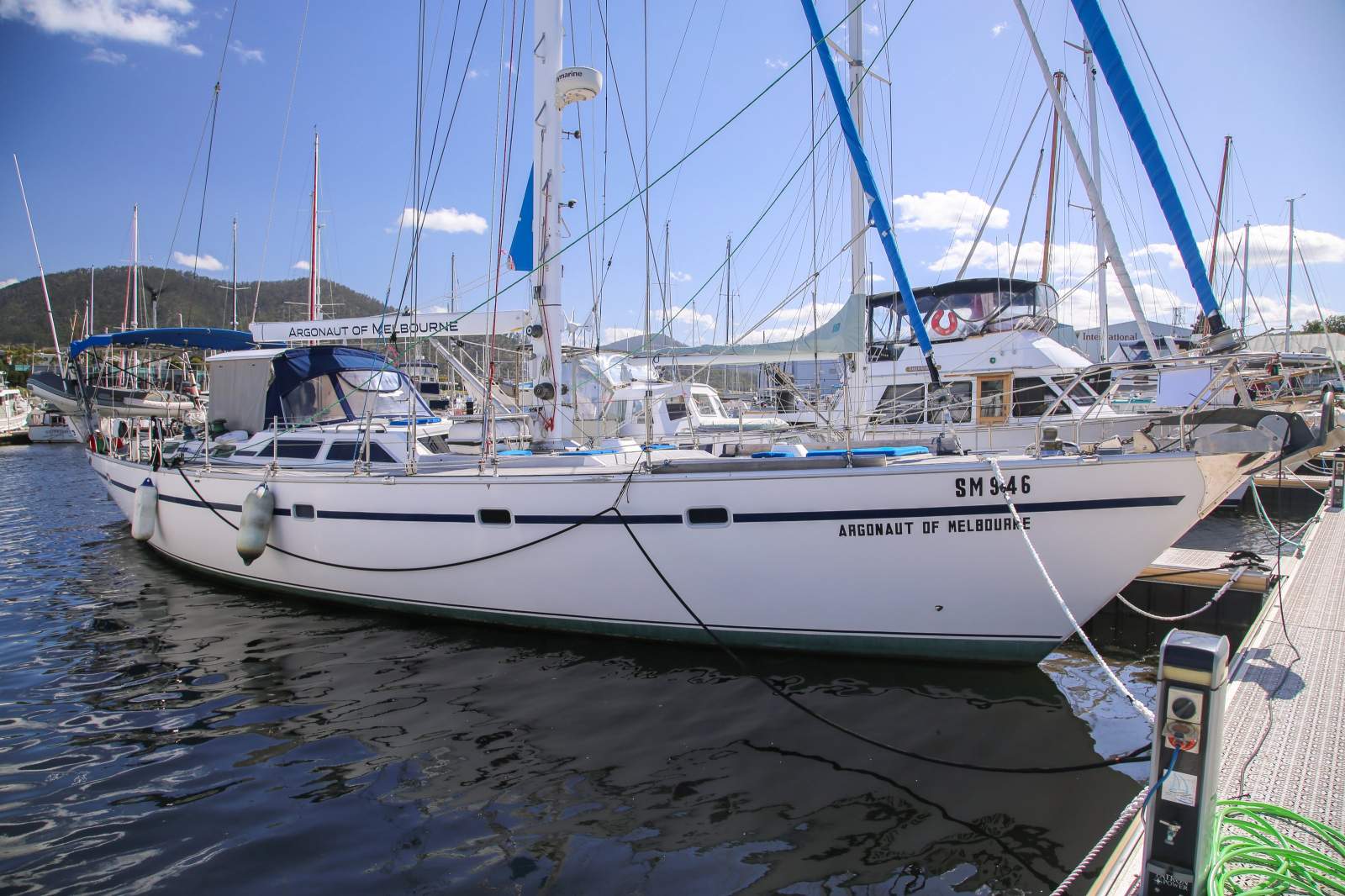 Majestic 60 HIGH VOLUME SPACIOUS BLUE WATER CRUISER