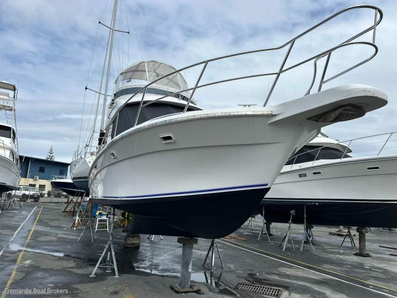 Commodore 33 Flybridge Twin Cabin Cruiser WOULD SUIT RIVIERA, THOMASCRAFT, BERTRAM BUYERS