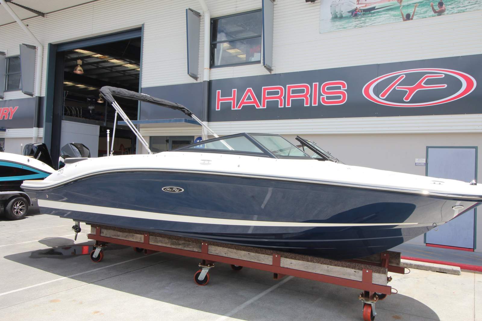 Sea Ray 210 SPX OB Bowrider